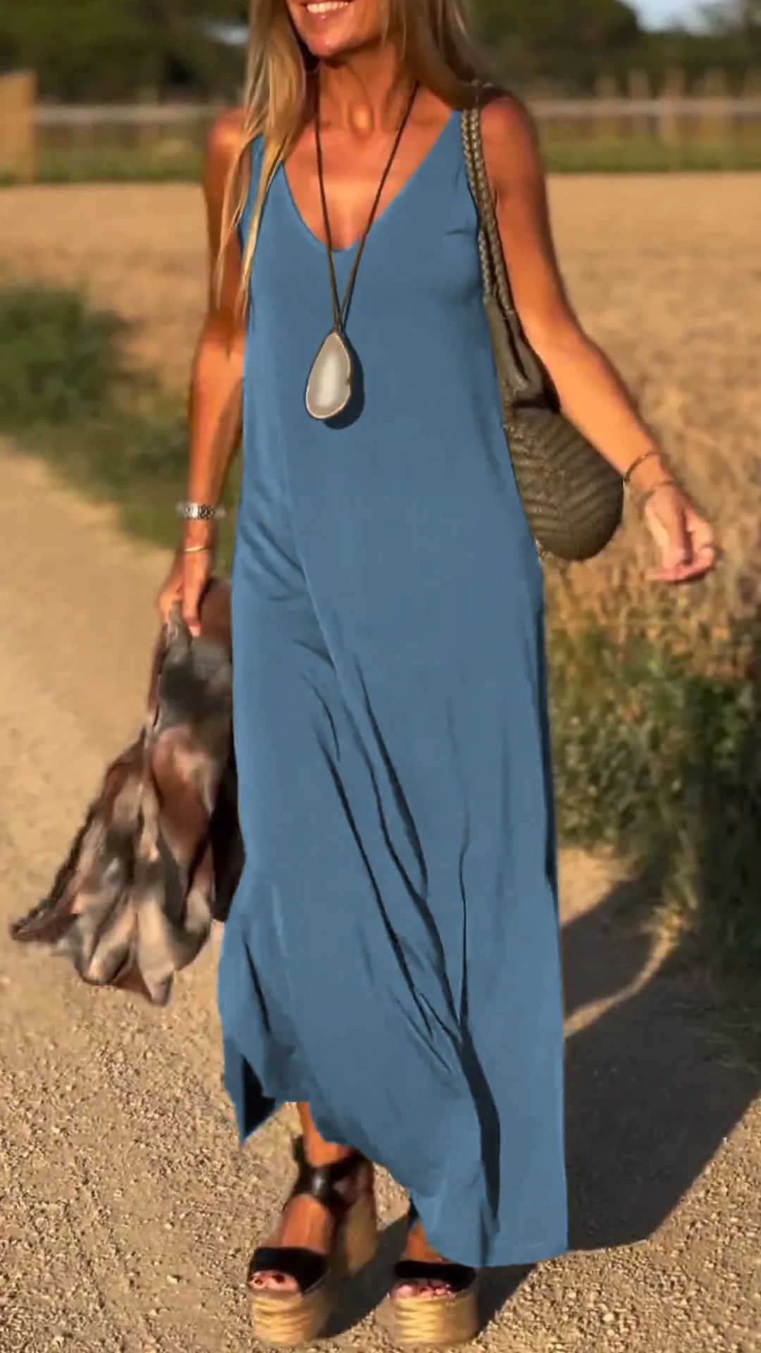 Robe Tendance Sexy à Bretelles et Décolleté en V | RAVELUX