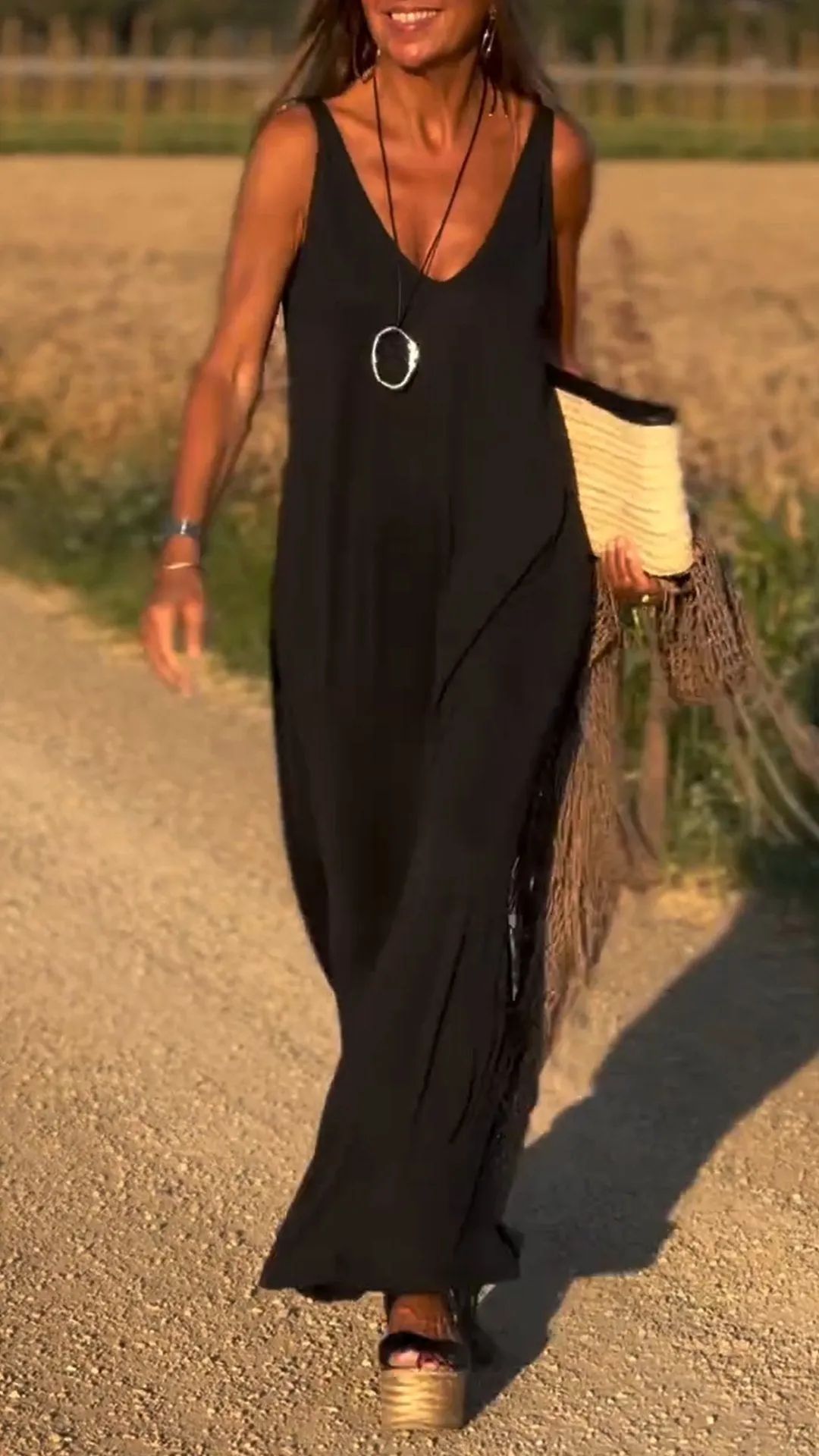 Robe Tendance Sexy à Bretelles et Décolleté en V | RAVELUX