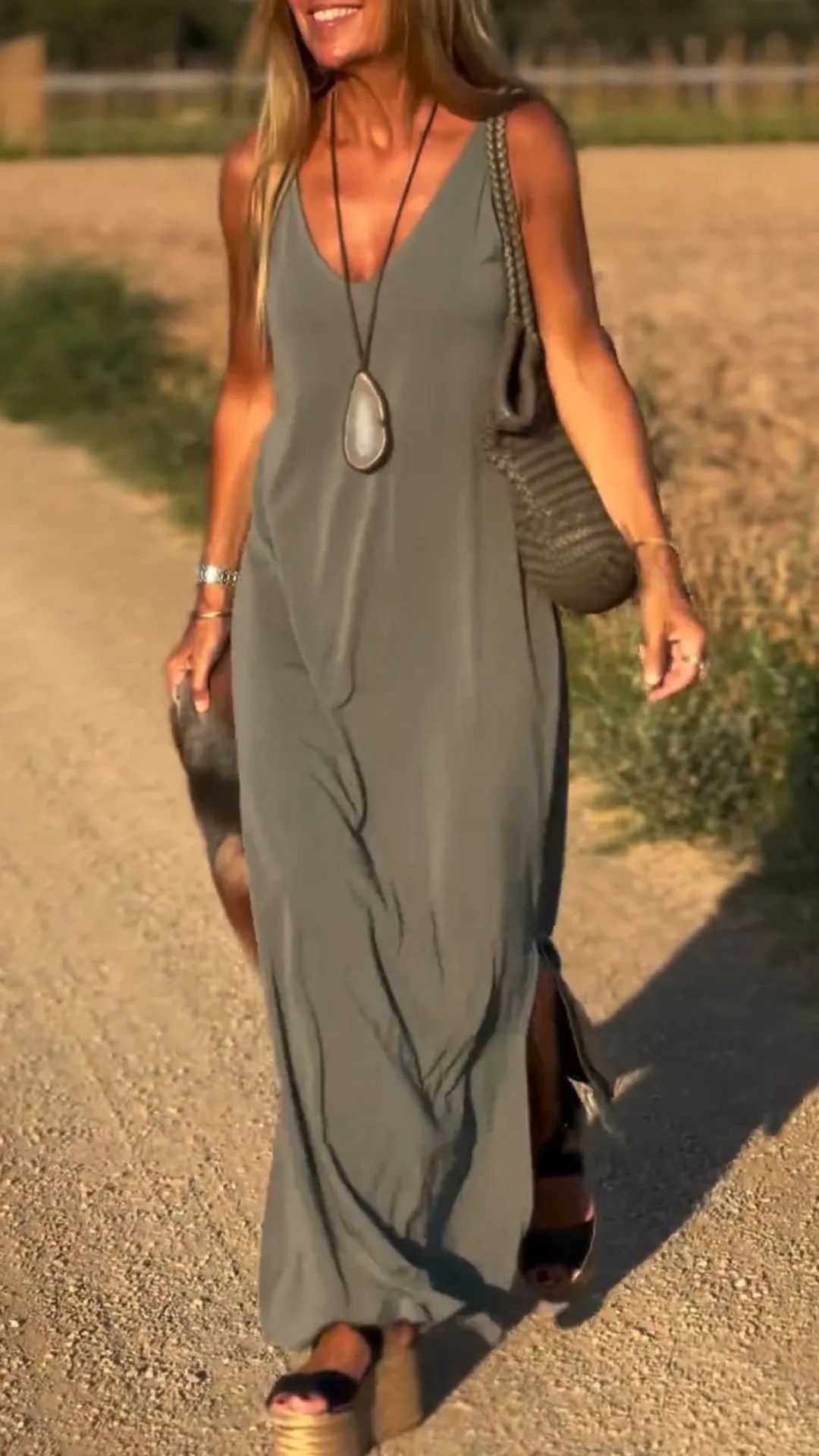 Robe Tendance Sexy à Bretelles et Décolleté en V | RAVELUX