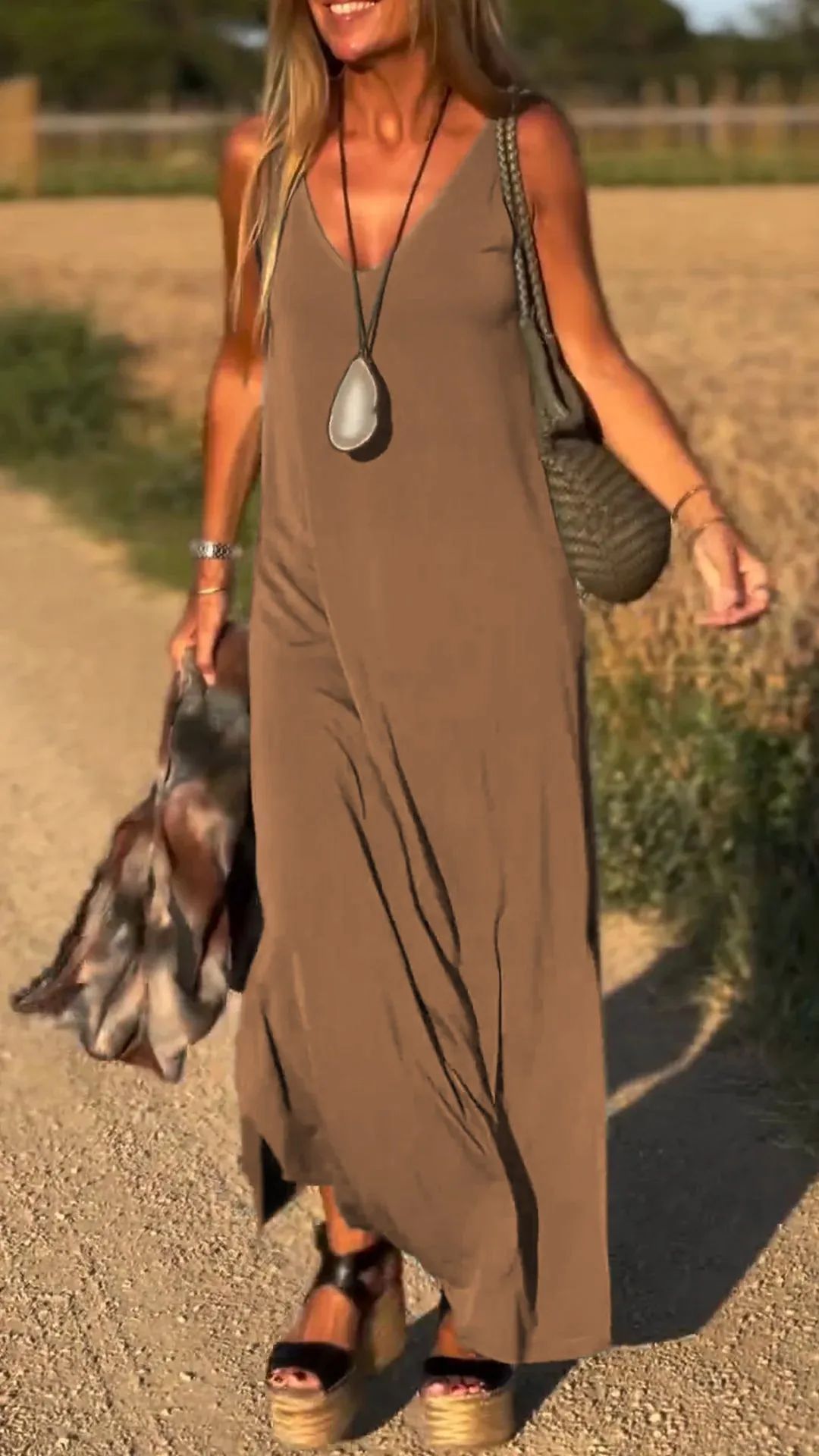Robe Tendance Sexy à Bretelles et Décolleté en V | RAVELUX